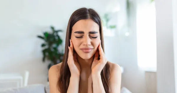 El Bruxismo genera dolor de cabeza